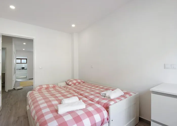 T4 Furadouro With Sea View * Овар